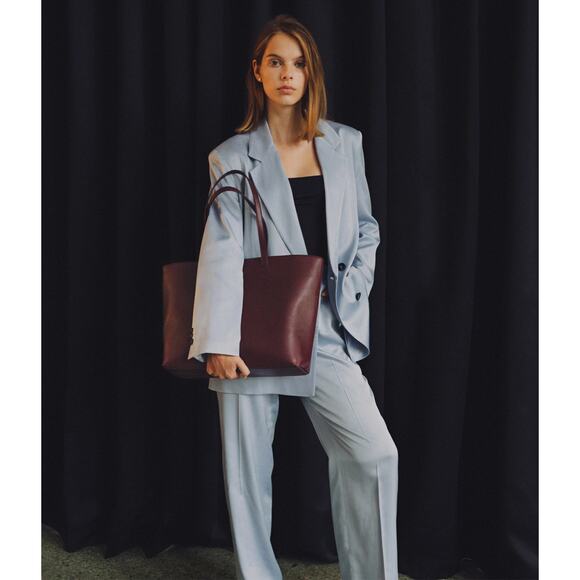 NWOT! Matt & Nat NIVI Vegan Leather Sustainable Tote Bag with Interior Pouch - Picture 10 of 10